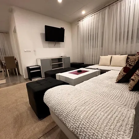 アパート Deluxe *